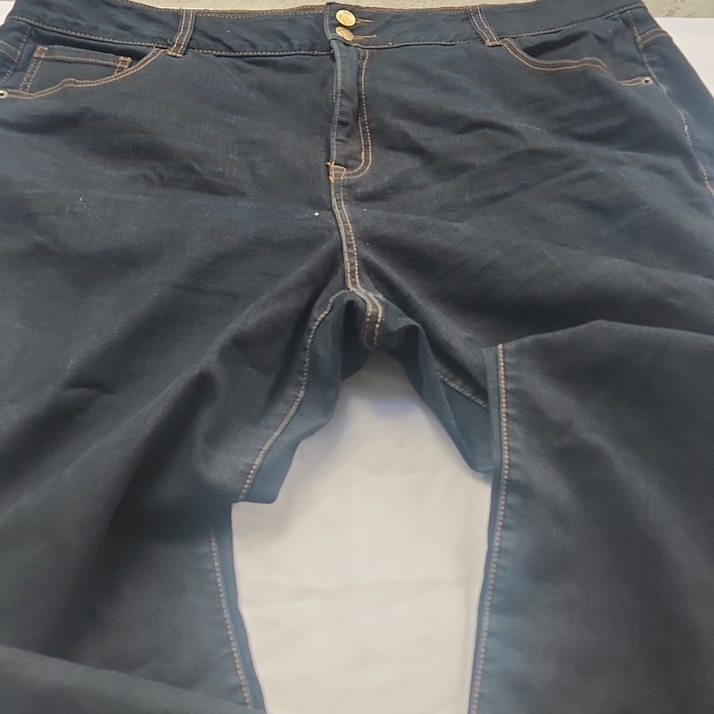 LaneBryan Blue Jeans - Picture 2 of 4